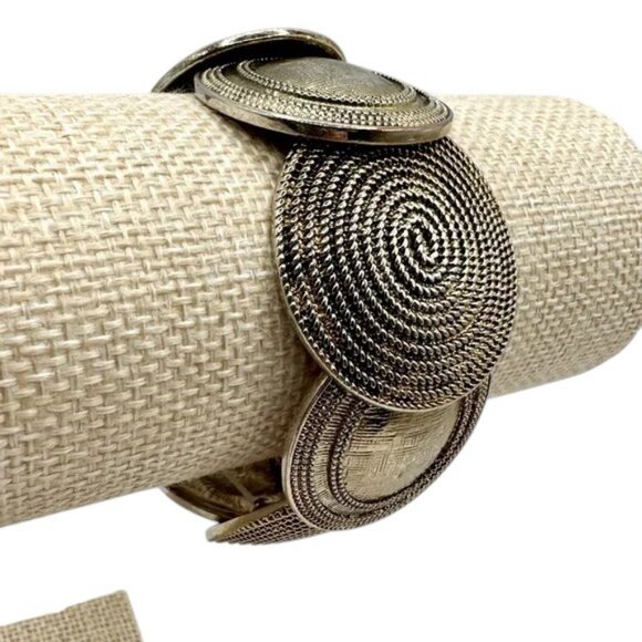 Dana Buchman Antiqued Gold Tone Textured Medallion Disc Chunky Bracelet - Picture 1 of 4